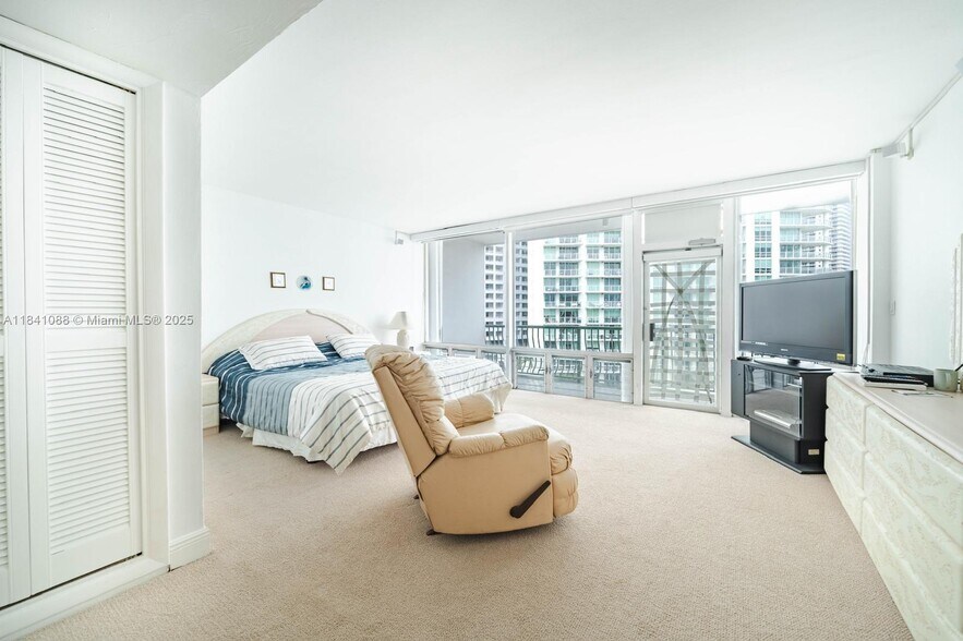 Building Photo - 1408 Brickell Bay Dr