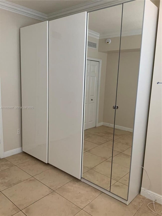 Building Photo - 888 Douglas Rd