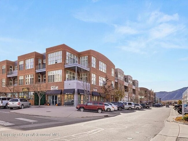 Building Photo - 231 Robinson St