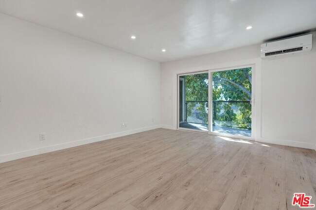 Building Photo - 9005 Cynthia St