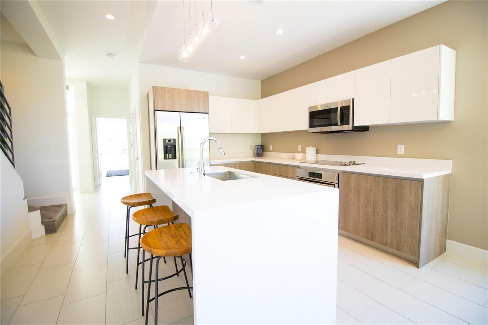 Building Photo - 2465 NE 135th St