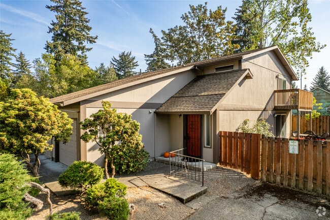 Building Photo - Jennifer Woods Condominium