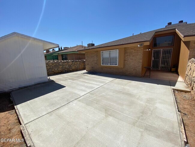 Building Photo - 11369 Lake Loy Dr