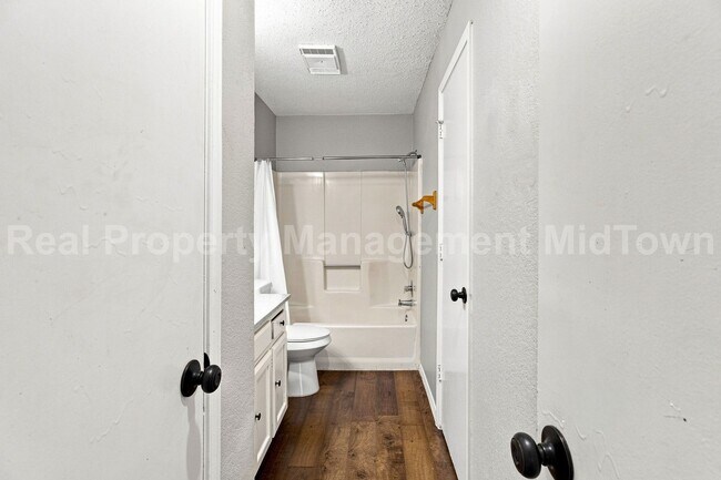 Building Photo - 2427 Indigo Ln