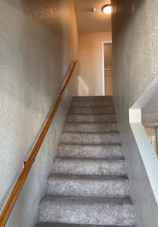 Building Photo - AVAILABLE NOW!