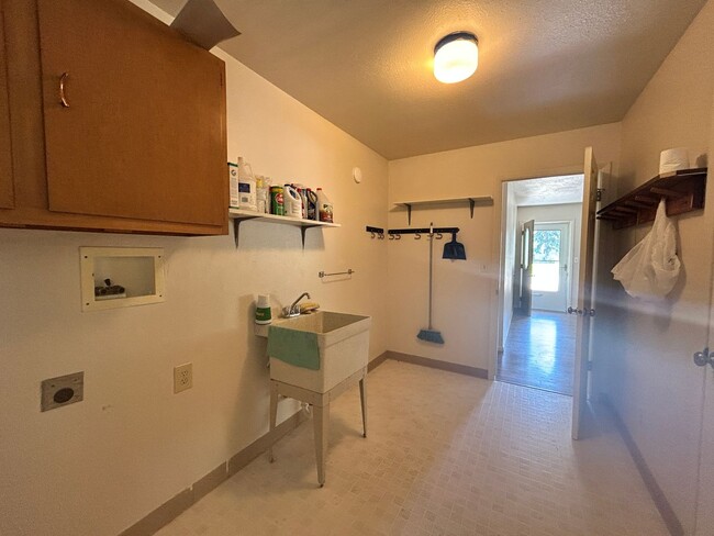 Building Photo - Large home in beautiful Stevensville setting