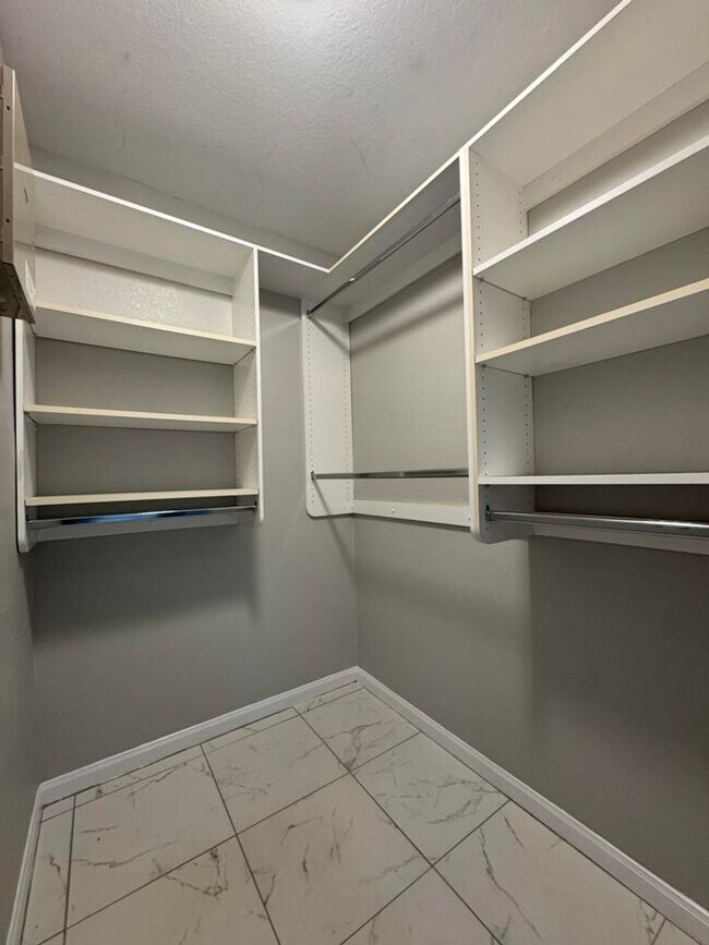 Building Photo - 3/2 Condo in Villaggio On The Lakes