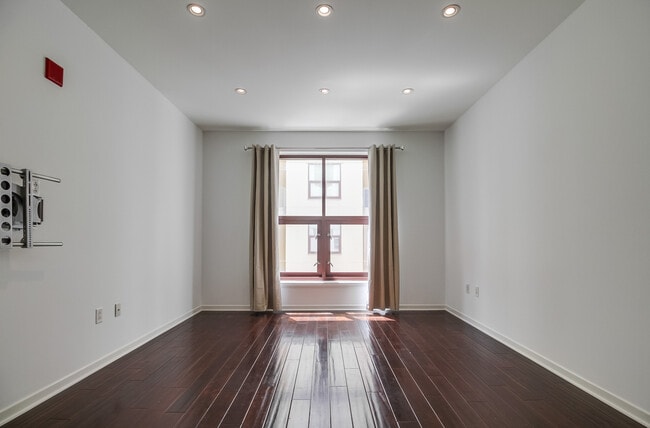 Building Photo - 1150 J St
