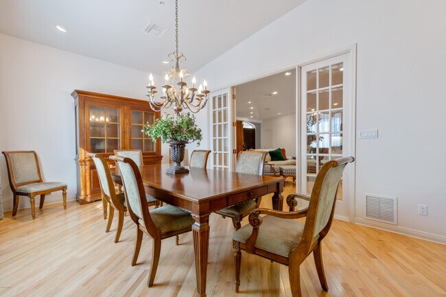 Building Photo - 8423 E Thunderbird Rd