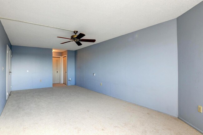 Building Photo - 232 Harmon Cove Tower