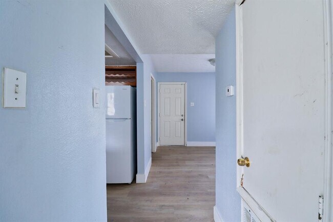 Building Photo - 6911 Pouter Dr
