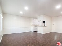 Building Photo - 453 N Kingsley Dr