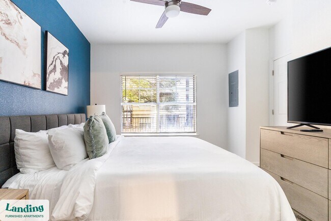 Building Photo - 1000 Henderson St