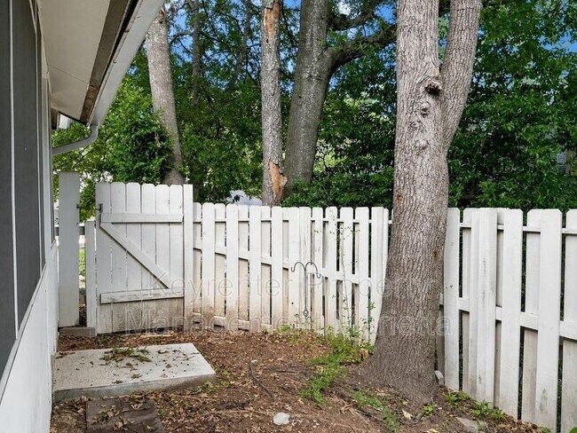 Building Photo - 723 Hanover Ln SE