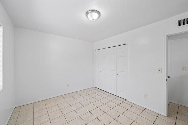 Building Photo - 3010 N Sparkman Blvd