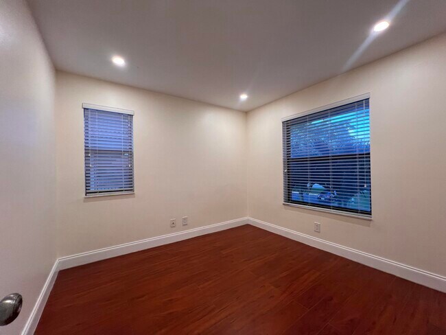 Building Photo - 21911 Lake Forest Cir