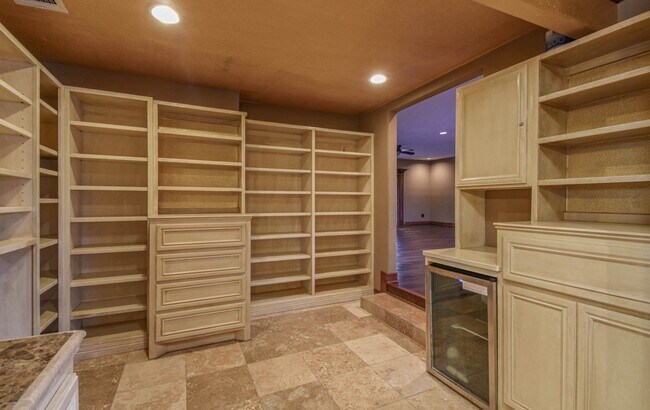 Building Photo - 10126 Rosbrook Dr