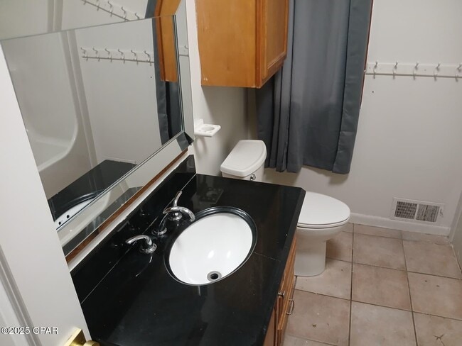 Building Photo - 712 Ave C