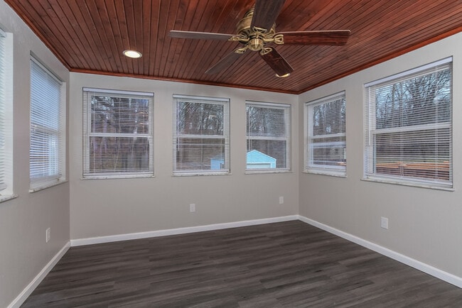 Building Photo - 423 Westgate Dr