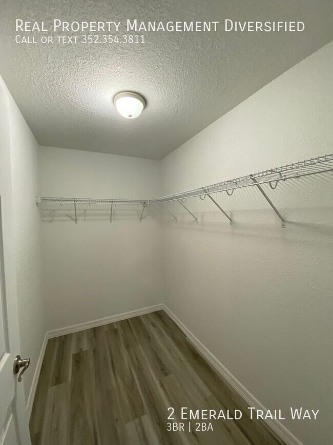 Building Photo - 2 Emerald Trail