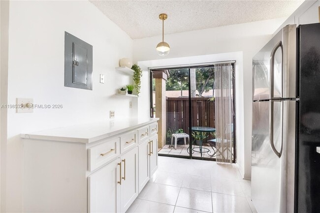 Building Photo - 3952 Cocoplum Cir