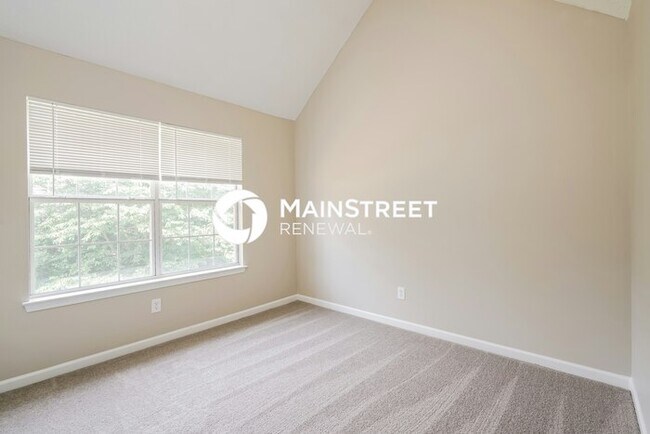 Building Photo - 5 Bedroom Pet-Friendly Home in Douglasville, GA with Main Street Renewal