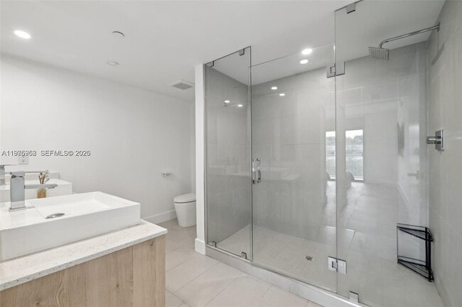 Building Photo - 13800 Highland Dr