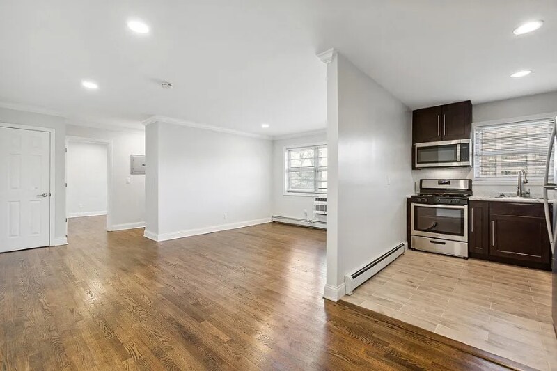 Building Photo - 314 Oakwood Ave