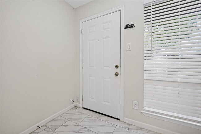 Building Photo - 5929 Queensloch Dr