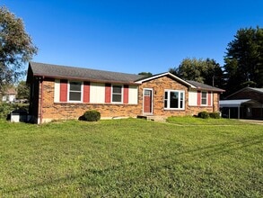 Building Photo - 3 Bedroom 1 1/2 Bathroom Home!