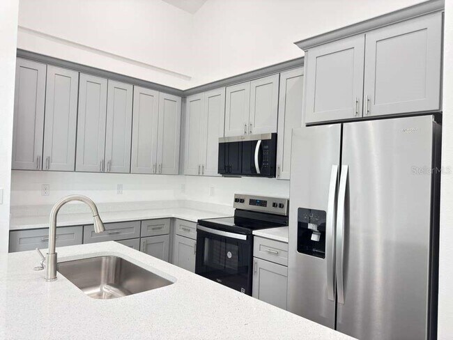 Building Photo - 13376 SW 49th Ave