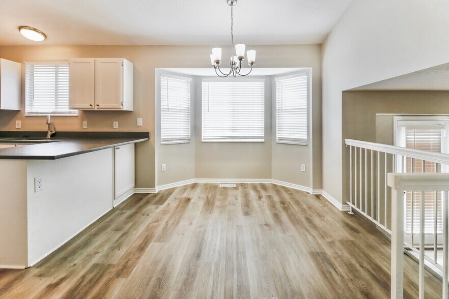 Building Photo - 5831 S Clear Vista Dr