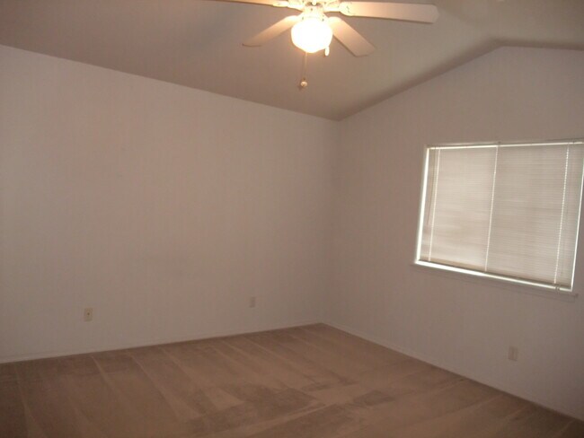 Building Photo - North Albany /  3 bed 2 Bath - Family Room...