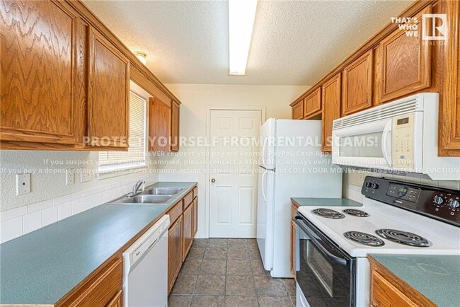 Building Photo - 1210 S Jasmine Ln