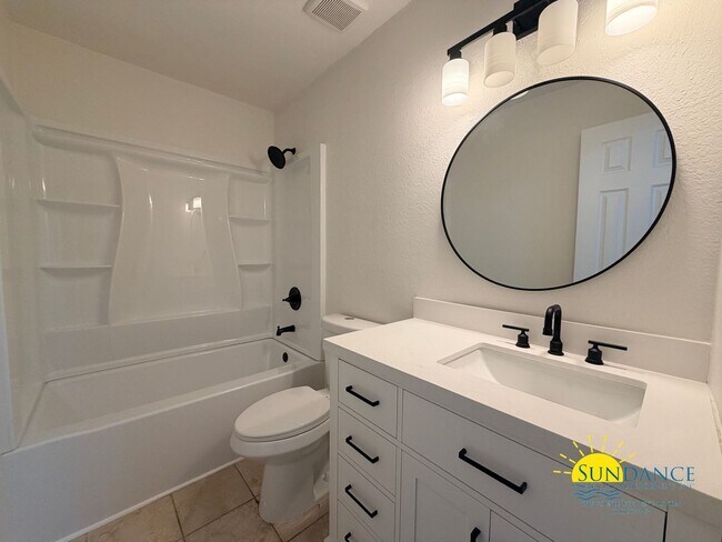 Building Photo - Charming 2 Bedroom Unit in Milton Heights!