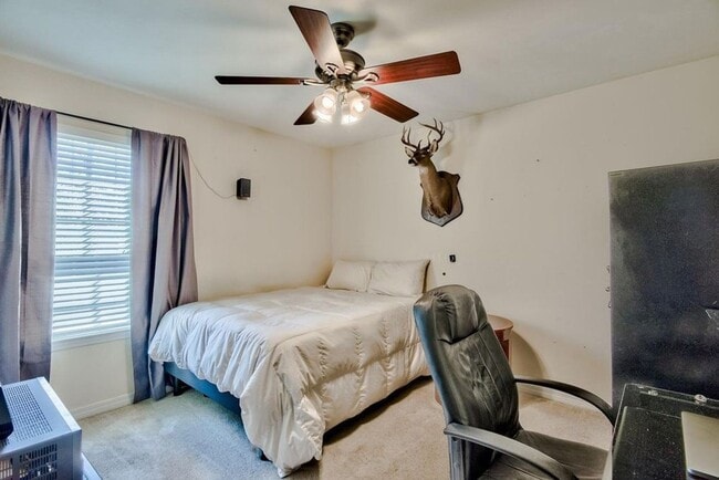 Building Photo - PRICE DROP!! Great 3-bedroom Florida cotta...