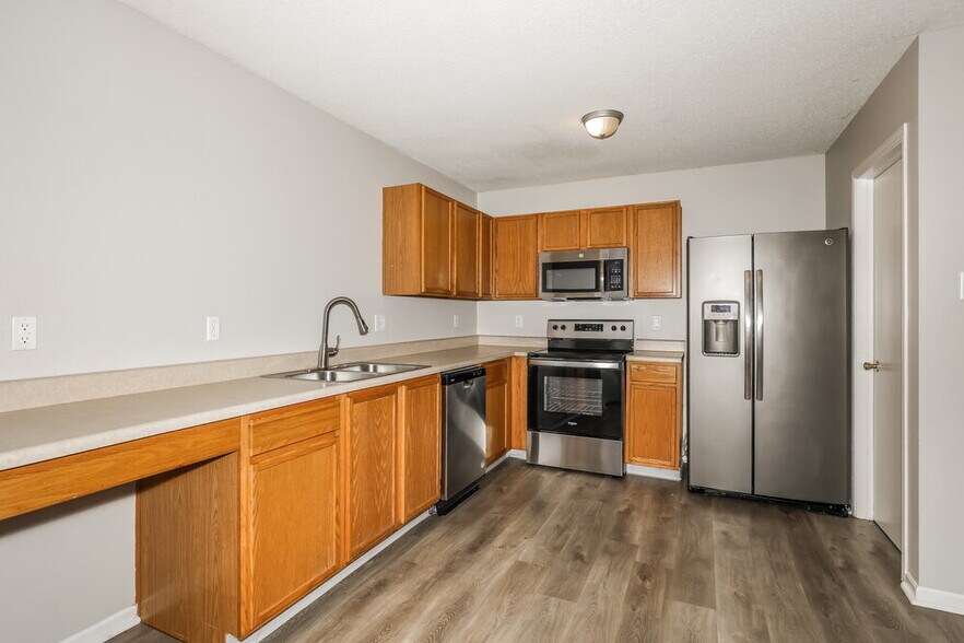 Building Photo - 2371 Summerwood Ln