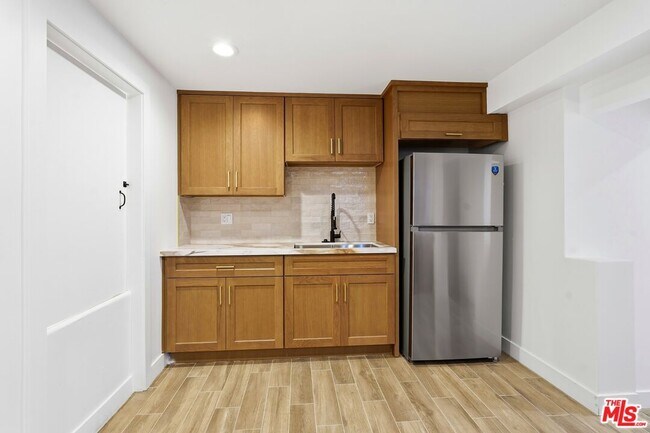 Building Photo - 5452 Harcross Dr