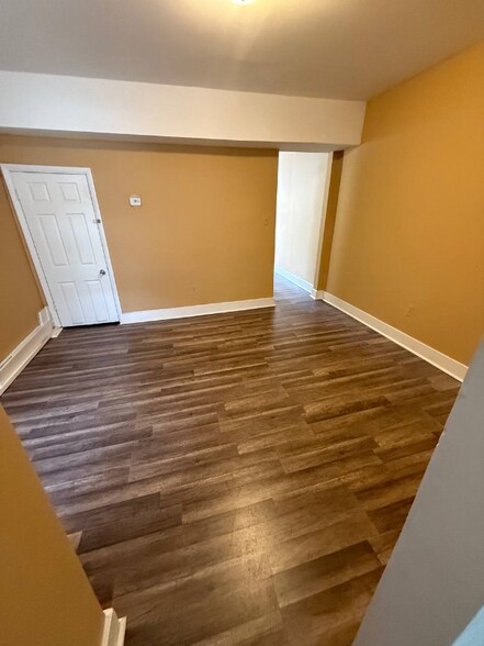 Building Photo - 2026 Walbrook Ave