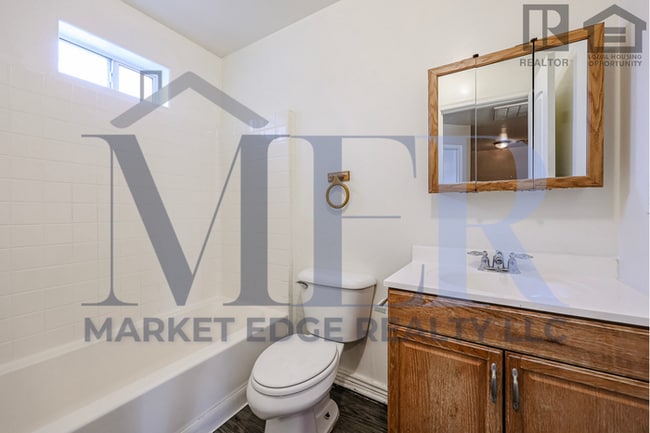 Building Photo - 3Bed/2.5Bath Townhouse at 24th St/Thomas! Move-In ready on 05/07/2026! -- NO HOA!