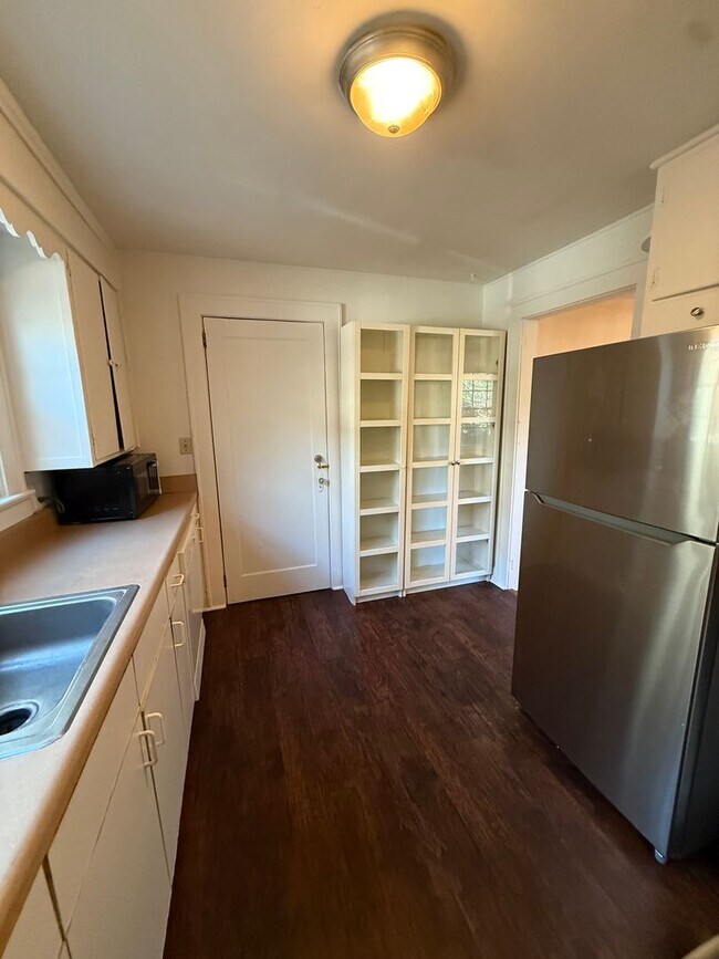 Building Photo - 0011