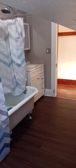 bathroom - 307 Church St