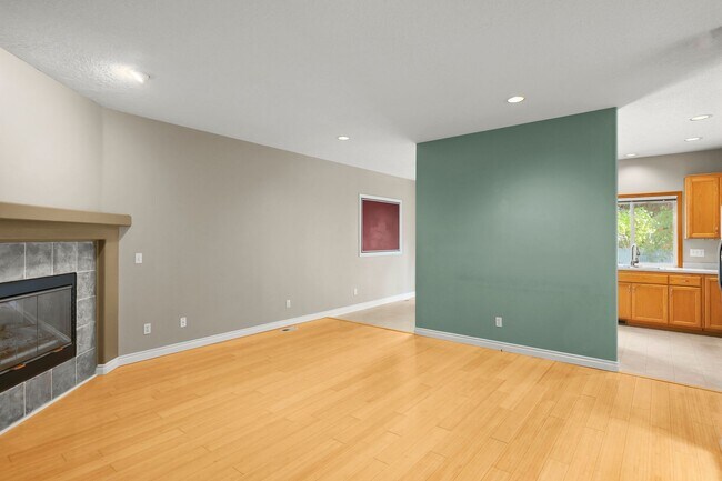 Building Photo - Fantastic Location - Beaverton 3 Bedroom, 2.5 Bath Townhome