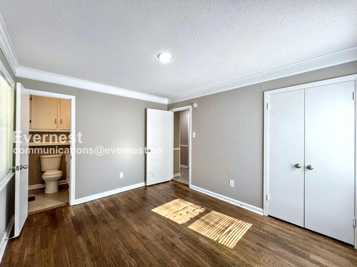 Building Photo - 825 W South St