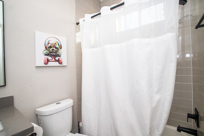 Building Photo - 1915 Kolfahl St