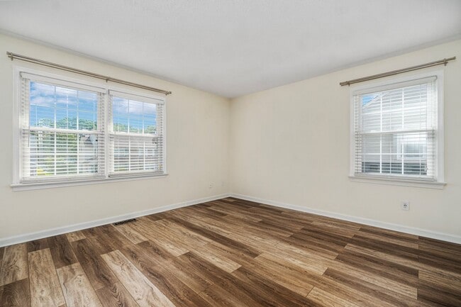 Building Photo - Yorktown Living