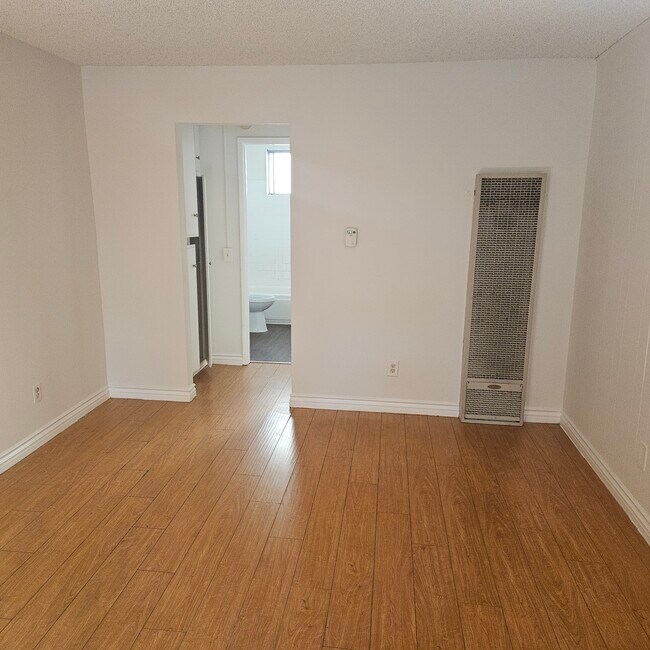 Building Photo - 8809 Etiwanda Ave