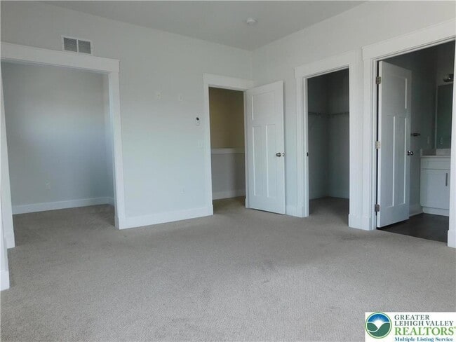 Building Photo - 1674 Best Pl