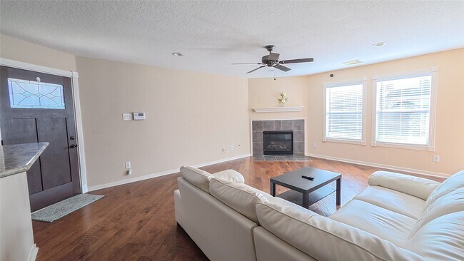 Building Photo - 2843 Oakland Brook St