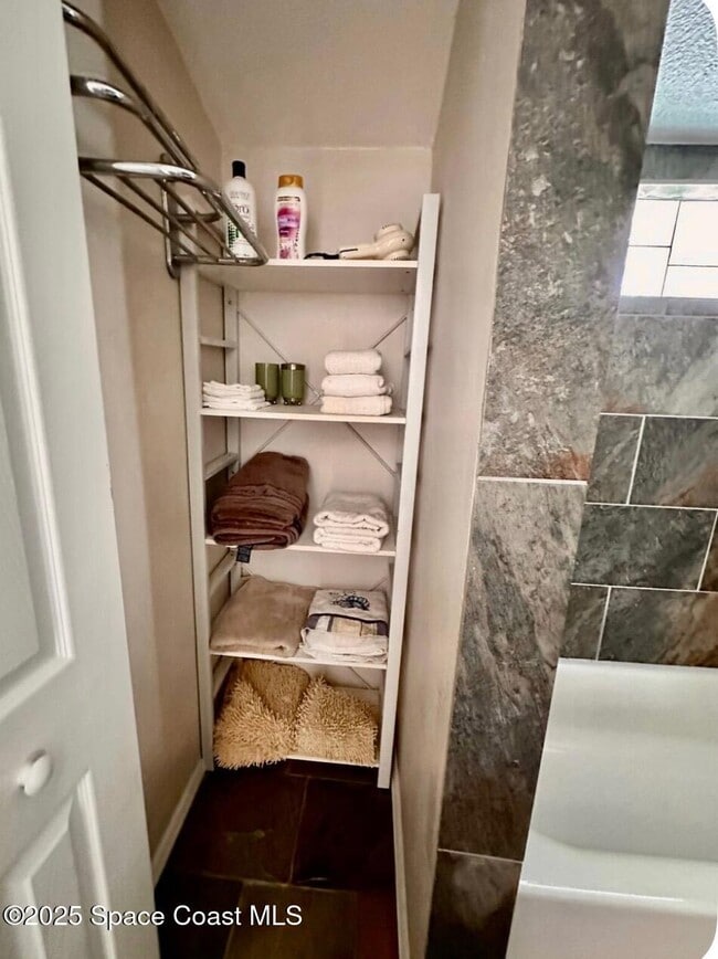 Building Photo - 1467 Guava Ave